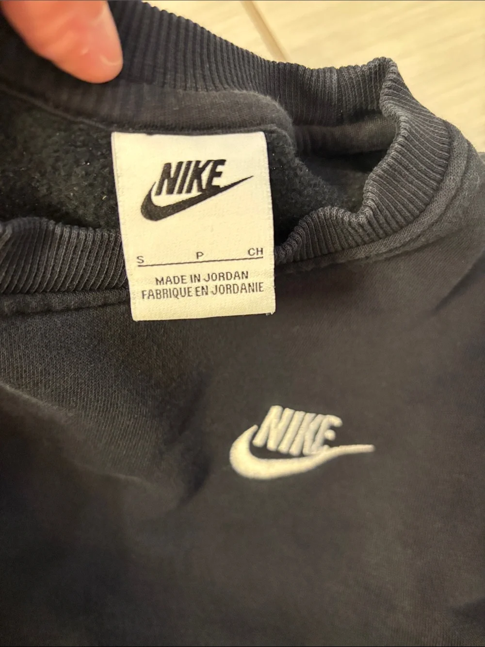 Girl’s Nike Black Cropped Crew Sweatshirt with White Swoosh